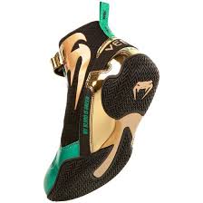 Venum Giant Low Boxing Shoes Wbc Limited Edition Green Gold Venum Com Asia Boxing Shoes Boxing Boots Wrestling Boots