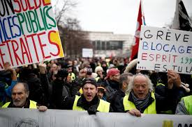 Samedi 05 janvier 2019, la mobilisation est repartie à la hausse lors de l'acte 8 des gilets jaunes. En France La Convergence Des Luttes Gilets Jaunes Syndicats Met Macron Sous Pression