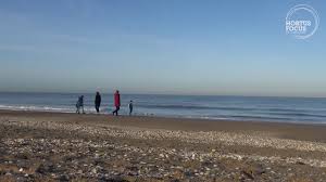 It offers en suite rooms with free hôtel de la plage. Telescargot La Plage D Houlgate Youtube