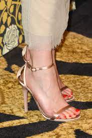 Emilia clarke feet
