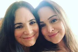 Gabriela duarte news, gossip, photos of gabriela duarte, biography, gabriela duarte boyfriend list gabriela duarte is a 46 year old brazilian actress. Gabriela Duarte Se Manifesta Apos Demissao De Regina Duarte Da Cultura
