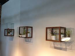 Rariteitenkabinetjes By Lotte Van Laatum At Design District 2013 The Greenhouse Crisp Stylisten Notenhout Houten Helder Glas A reflection of taste and personality with the comfort of a crisp and fresh made bed. pinterest
