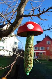 Taburettli Fliegender Fliegenpilz Geschenke Basteln Mit Kindern Geschenke Basteln Mit Kindern Weihnachten Weihnachtsgeschenke Basteln