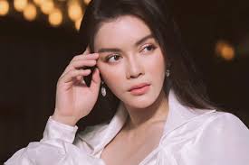 Ngay trong rằm tháng bảy, mùa vu lan báo hiếu, lý nhã kỳ đã dành tặng món quà cho người mẹ. Há»‡ Sinh Thai Kinh Doanh Cá»§a Ly Nha Ká»³ Nhiá»u Cong Ty Doanh Thu Lao Dá»'c Thua Lá»— Hai NÄƒm Lien Tiáº¿p