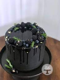 Hausgemachtes fladenbrot auf der pfanne. Black Ganache Drip Cake Ganache Black Cake Ganache Ganachet Tropfkuchen Kuchen Und Torten Kuchen