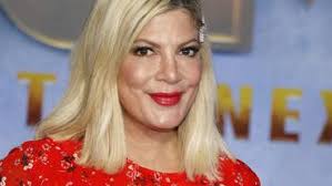 Tori spelling (born as victoria davey spelling may 16, 1973) is an american actress best known for her role as donna martin in the teen television series beverly hills 90210. Tori Spelling Macht Aprilscherz Uber Schwangerschaft Um Auf Bodyshaming Aufmerksam Zu Machen