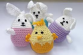 Als ein untrennbarer teil jedes festes spielt die deko eine echt wesentliche rolle mit dabei und muss deshalb genug aufmerksamkeit bekommen. Hakeln Fur Ostern Stehaufhaschen Stehaufkuken Stricken Und Hakeln Mit Elizzza