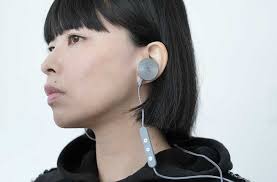 i am buttons bluetoothイヤホンレビュー グッドデザインなディスク型で高級感もあります bluetooth イヤホン イヤホン ディスク