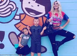 Ben is an all star major league baseball player and helped lead the tampa bay rays to the world series. Julianna Zobrist Tells Ben To Stay With Royals If She Has Baby During World Series Daily Mail Online
