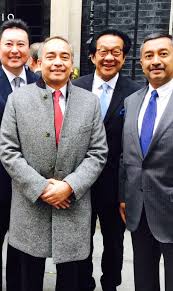 Sifat ingin tahu telah membuatkan beliau merasakan beliau perlu. Tan Sri Mokhzani Mahathir
