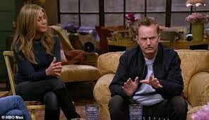 Matthew perry was a director for scrubs and played the role of murray marks. Rxhnxjkdybdynm