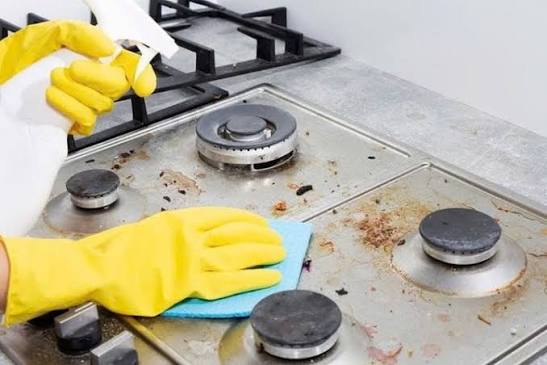 Bếp dính đầy dầu mỡ: Những cách đơn giản giúp bạn xử lý trong vài phút
