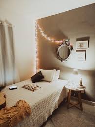 Da ist es wichtig, dass die wandfarbe gleich beim ersten arbeitsgang deckt und sich gleichmäßig verarbeiten lässt. Schlafzimmer Farben Die Schonsten Looks Westwing