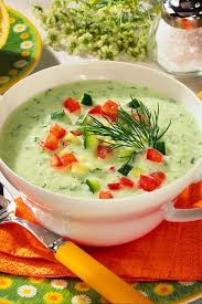Kalte Gurkensuppe Rezept Lecker In 2020 Kalte Gurkensuppe Essen Fur Heisse Tage Gurkensuppe Rezept