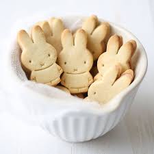 Bricolage De Paques A Faire Avec Les Enfants Marie Claire En 2020 Petit Beurre Cookies Recette Gateau De Paques