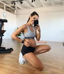 An ulcer that doesn't clear up could be. Kayla Itsines Bloating Okay So I Know I Might Look Bloated Right Now I M Pregnant For Anyone New Here So That Was A Joke But In All Seriousness