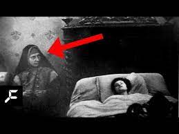 قصة فيلم the conjuring 3:بعد تحقيقهما مؤخرًا في أحداث أميتيفيل مرة أخرى يعود الزوجان التحقيق بالظواهر الخارقة لورين وإد وارين بالسفر شمال العاصمة البريطانية لندن عائلة هادجسون أم وأبنائها اﻷربعة معاناتهم المنزل بالأرواح الشريرة يعيشون فية. Ø§Ù„Ù‚ØµÙ‡ Ø§Ù„Ø­Ù‚ÙŠÙ‚ÙŠÙ‡ Ù„ÙÙŠÙ„Ù… Conjuring 2 ÙˆØªØ³Ø¬ÙŠÙ„Ø§Øª Ù„ØµÙˆØª Ø§Ù„Ø¬Ù† Ù„Ù„ÙƒØ¨Ø§Ø± ÙÙ‚Ø· Youtube