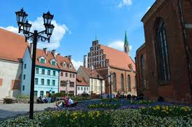 Letònia és coneguda com a un dels països bàltics, juntament amb estònia i lituània, que limiten amb la república pel nord i el sud, respectivament. Riga Letonia Guia Para Uma Viagem Perfeita