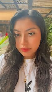 Big tees & no pants 4 da win😝