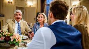 Während adrian dies als ein klares zeichen der ablehnung auffasst, wird desirée derweil von beatrice erpresst. Der Kredit Sturm Der Liebe Ard Das Erste