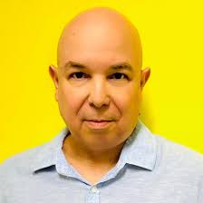 Nunca aparecerá outro Prince ! Cheguei ao cúmulo de assistir ao seu show 11  dias seguidos no Earls Court . Em 11 posiçoes diferentes, sendo a ultima,  babem, no gargarejo de sua