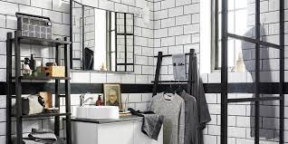 Les meubles de profondeur 35cm pour les petits espaces, les colonnes de salle de bains, pour maximiser le rangement, ou encore les meubles double vasque, tout y est ! Petite Salle De Bain Design Comment L Amenager Marie Claire