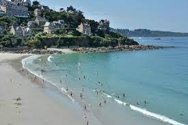 Cette location nous permet d'accueillir des amis, les vacanciers en villégiature sur la côte de granit rose et de réaliser un investissement immobilier dans notre belle région. Dans Quel Quartier Loger A Perros Guirec