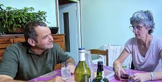 L Amour Est Dans Le Pre Eric L Auvergnat Rencontre Sa Nouvelle Pretendante Les Internautes Sont Divises