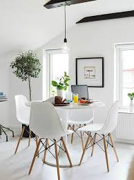 Muchos decoradores coinciden en la importancia de la elección de una buena lámpara de techo ya que estas, son la base de una decoración elegante, moderna o clásica. Lamparas Colgantes En Comedores Decoracion De Interiores Y Exteriores Estiloydeco