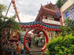 Once you are at the end of that, you walk upstairs to the middle zone. Kek Lok Si Travel Guide Penang Malaysia The Partying Traveler