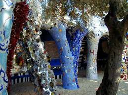 Niki De Saint Phalle S Tarot Garden Niki De Saint Phalle Saint Couleur