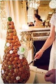 A l'origine le cake est un gâteau à base de raisins secs et fruits confits. Elegant Le Meurice Wedding By Catherine O Hara Photography Traditional Wedding Cake Croquembouche Unique Wedding Cakes
