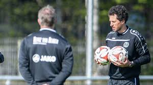 The site lists all clubs he coached and all clubs he played for. Hannover 96 Trennt Sich Vom Talentechef Jan Moritz Lichte Sportbuzzer De