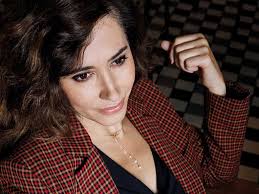 Mediamaker met lef en woman of the year fidan ekiz siert de cover van harper's bazaars… Fidan Ekiz Ik Heb Een Dikke Huid Ontwikkeld Intermediair