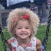 Vlasy dievčatka pútajú pohľady všade, kam príde: Poznámky cudzích ľudí  rodičov zabolia