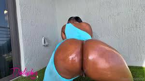 Daalischus Rose Wiggles Her Oily Ass | PimpBunny