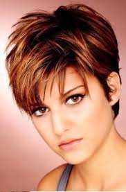 Dann solltest du eher auf eine lockige frisur setzen, am besten mit pony oder einer breiten strähne. Kurzhaarfrisuren 2016 Rundes Gesicht Trend Frisur 2016 Trend Kurzhaarfrisur Kurzhaarfrisuren Kurzhaarschnitte Haarschnitt