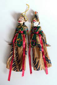Welcome to the world of original marionettes and puppets. Indonesia Wayang Golek Dolls Java National Costume Dolls From All Over The World