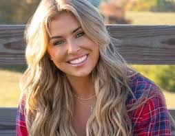 Ariana Farmer's Instagram, Twitter & Facebook