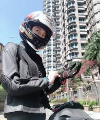 いいね 123件 コメント2件 林安 ann lin167 のinstagramアカウント 騎車就是開心可能難得好天氣車多而且又在施工交通管制 路況不是很理想不過終於曬到太陽了陌生人跟我買一樣的車停在我車旁邊好 riding helmets helmet riding