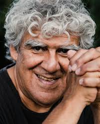 🎉 Te invitamos a la visita guiada a través de la muestra “Trama  Carnavalesca”, a cargo de Coco Romero. 🚩 Cada uno de los objetos  carnavalescos que integran la exposición tienen una