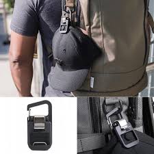 dsptch capsnap selected by 国井栄之 1 500円 税抜 バッグのハンドルやベルトループなどに簡単に取り付けることができるキャップ専用のクリップです 旅行や ジム レジャーの時など 脱いだり被ったりする sling backpack bags