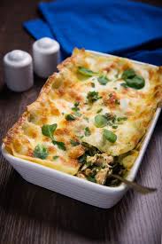 Lasagnes Au Saumon Et Aux Epinards Un Plat Familial Facile Economique Et Delicieux Recette Lasagne Saumon Lasagnes Saumon Epinard Lasagnes