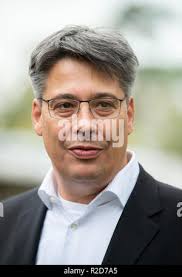 Ingelheim, Germany. 31st Oct, 2018. Heiko Schmidt, CEO of the BI X digital  laboratory, stands next to a video wall dashboard in the ÇBI XÈ digital  laboratory