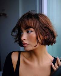 10 cortes de pelo ondulado tendencia este 2025 que son naturales,  rejuvenecen y dan mucho movimiento