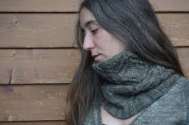 Strickanleitung Walnut Bark Cowl von Asita Krebs