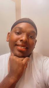 Is there anyone actually looking to date? And if not am i the only one that  walks into a sandwich shop looking for a sandwich because the sign says  "sandwiches "? 🤣🤣