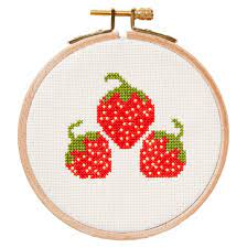 Pin the top of the strawberry onto the body. Country Living Cross Stitch Strawberries Easy 123 Art Kanavice Tasarimlari Kanavice