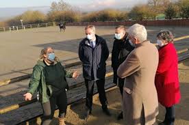 De tester des métiers ou des secteurs susceptibles de les intéresser, de découvrir des cultures d'entreprise. Des Elus De La Region Et Du Cotentin Au Chevet Des Entreprises Touchees Par La Crise La Presse De La Manche