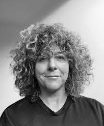 Melissa Macfarlane's Instagram, Twitter & Facebook